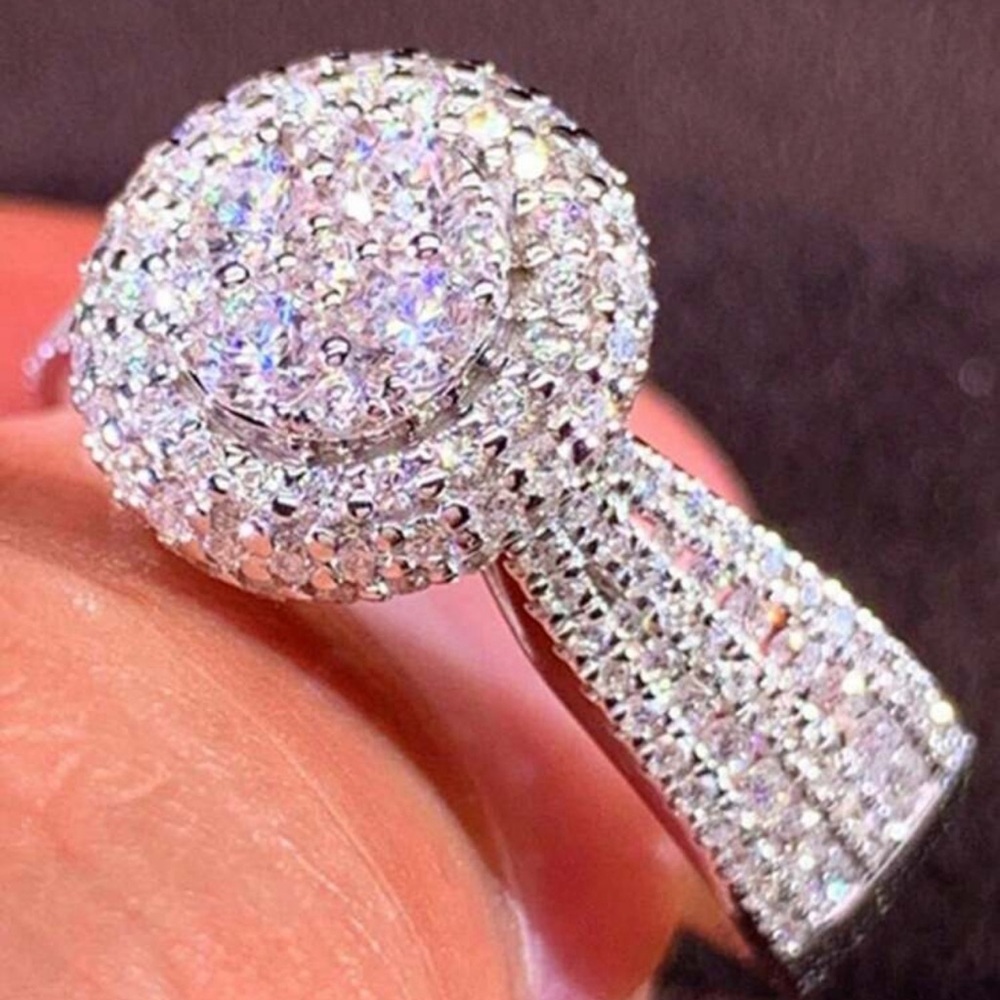 SAM PRINCESS CUT WEDDING RING - Picture 2 of 3